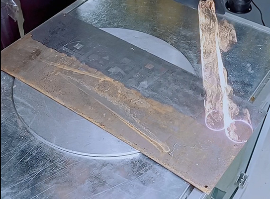 Penghapusan Karat 1000W 2000W 3000W Mesin Pembersih Laser Serat Dengan Sumber Pulsa Raycus IPG