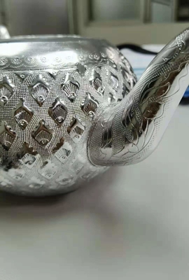 Stasiun ganda stainless steel ketel bawah ketel spout otomatis serat mesin las laser dengan 1070nm laser beam