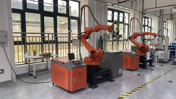 Mesin Pengelasan Laser Serat Otomatis Custom Dengan 6 Axis Robot Arm Sertifikasi CE