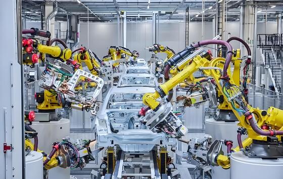 Robot pemotong laser tugas berat FANUC dengan sumber laser serat 6kW untuk pemotongan baja plat tebal dan pembuatan logam industri
