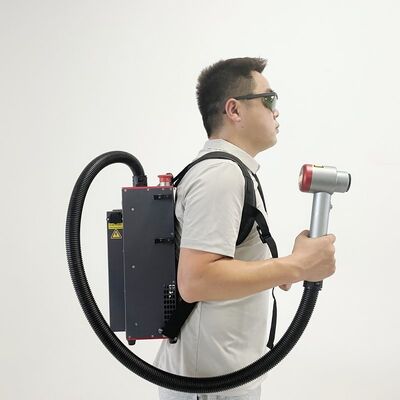 Mesin pembersih tas ransel laser 200W Peralatan pembersih laser pulsa portabel untuk perawatan permukaan logam