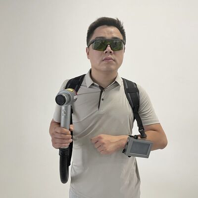 Mesin Pembersih Laser Pulsa Ransel 300W Genggam Penghilang Karat Cat dengan Opsi Baterai